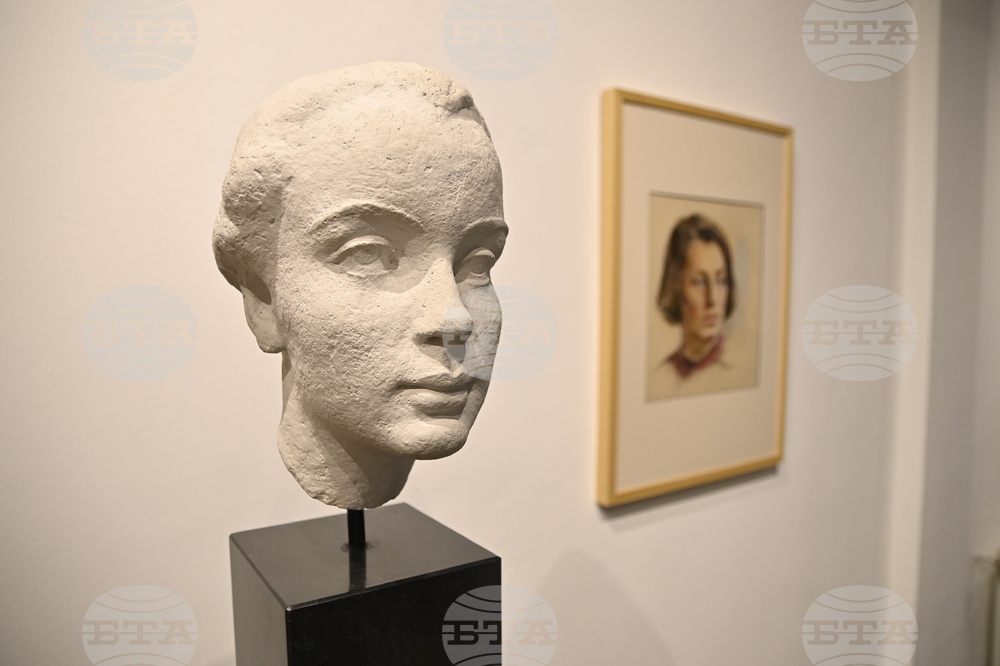 „Образи и отражения - Васка Емамуилова - между модела и твореца“ - изложба