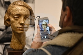 „Образи и отражения - Васка Емамуилова - между модела и твореца“ - изложба