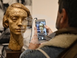 „Образи и отражения - Васка Емамуилова - между модела и твореца“ - изложба