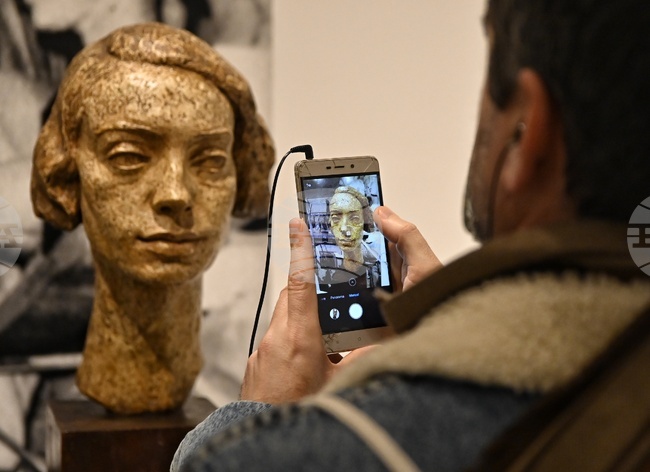 Скулптурата на Васка Емануилова е изящна и нежна, каза директорът на СГХГ Аделина Филева