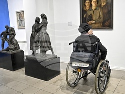 „Образи и отражения - Васка Емамуилова - между модела и твореца“ - изложба