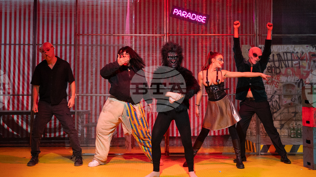 Пиесата „Казимир и Каролине“ разглежда трансформациите на любовта под влияние на социално-икономическите катаклизми