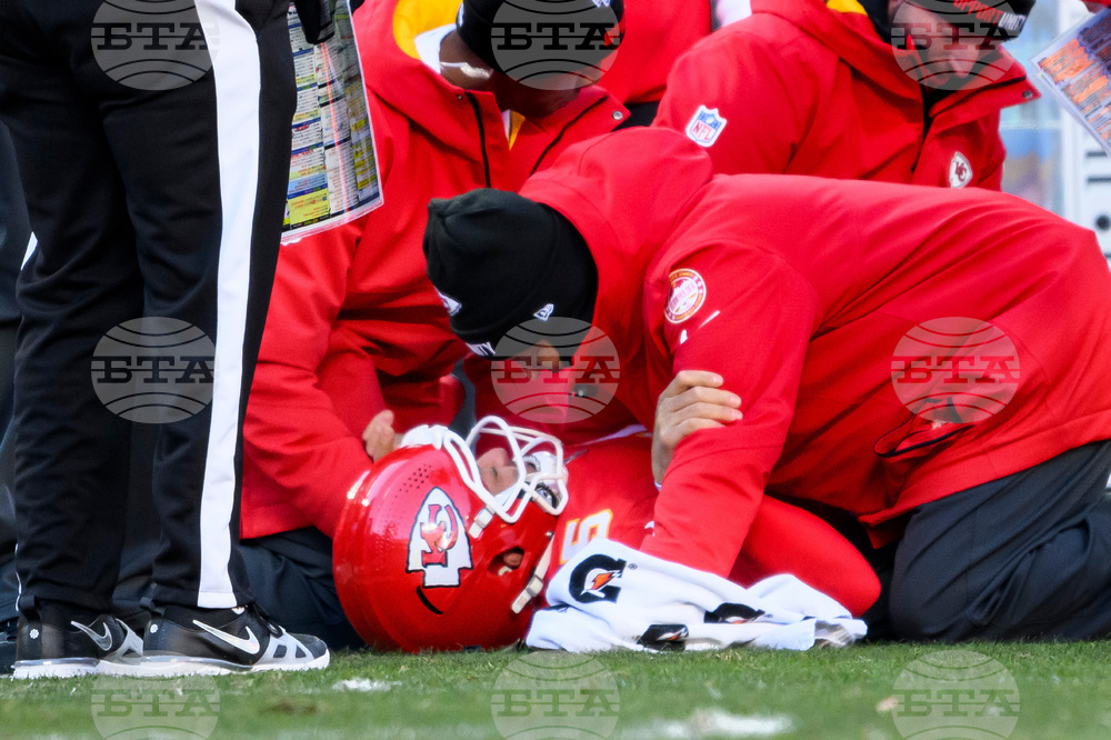 Chiefs Mahomes Football