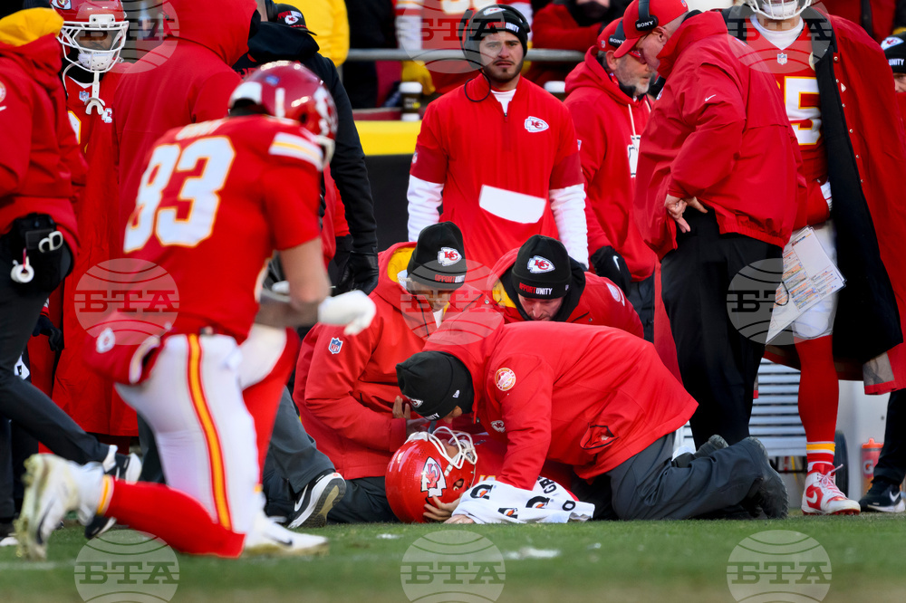 Chiefs Mahomes Football