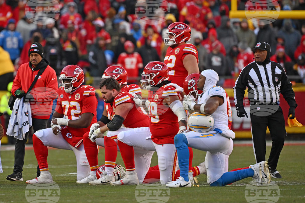 Chiefs Mahomes Football
