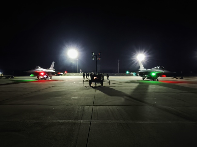 Последните два изтребителя F-16 Block 70 от първия договор с Lockheed Martin кацнаха в базата в Граф Игнатиево