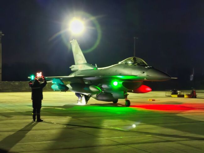 Последните два български F16 Block 70 по първия договор с „Локхийд Мартин“ пристигнаха в България