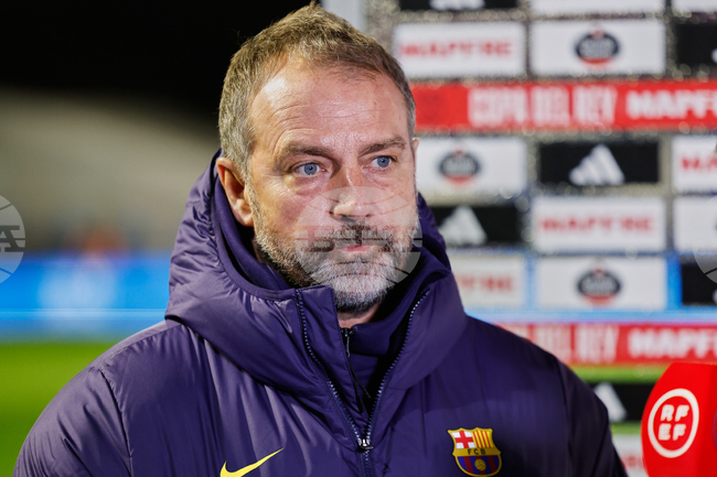 Барселона планира да продължи договора на старши треньора Ханзи Флик до 2028 година