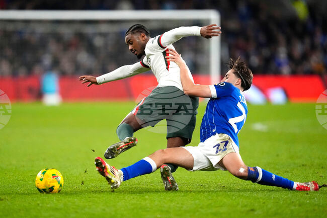 Челси стана първият полуфиналист за Купата на лигата в Англия след късен успех срещу Кардиф