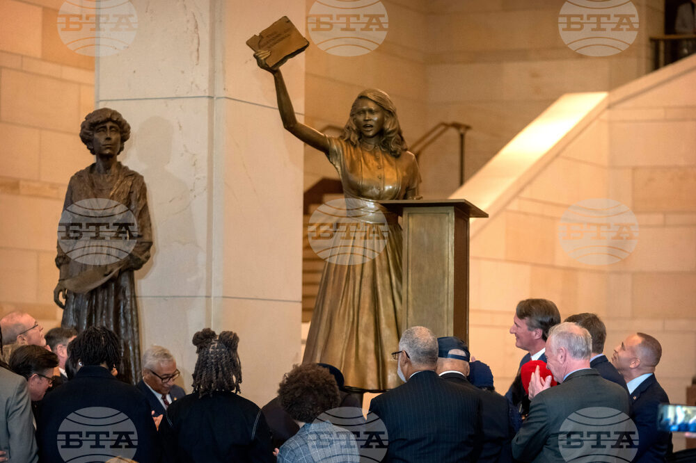 Congress Virginia Statue