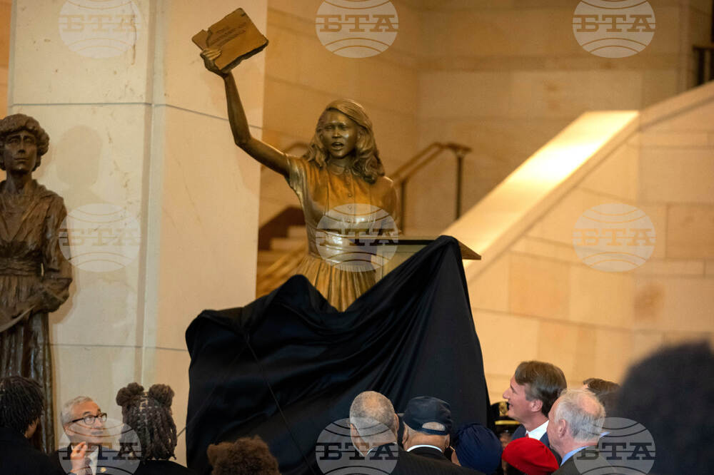 Congress Virginia Statue