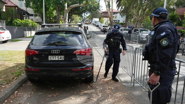 Австралийската полиция съобщи, че е задържала седем души по подозрение в идеологически връзки с извършителите на масовото убийство в Сидни