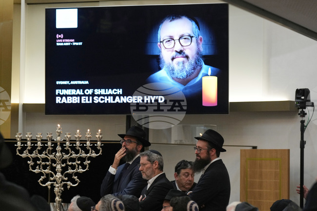 Погребана е първата от жертвите от нападението на плажа Бондай