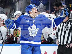 Blackhawks Maple Leafs Hockey