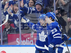 Blackhawks Maple Leafs Hockey