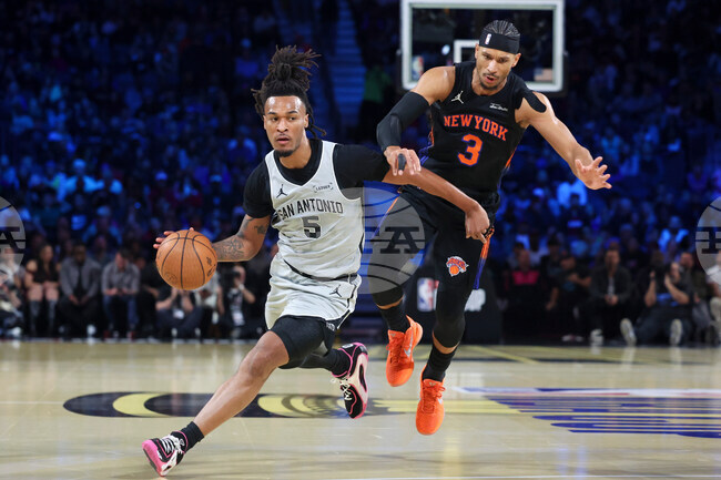 Knicks Spurs Basketball