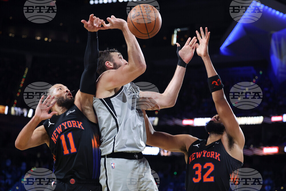Knicks Spurs Basketball