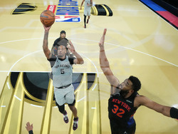 Knicks Spurs Basketball