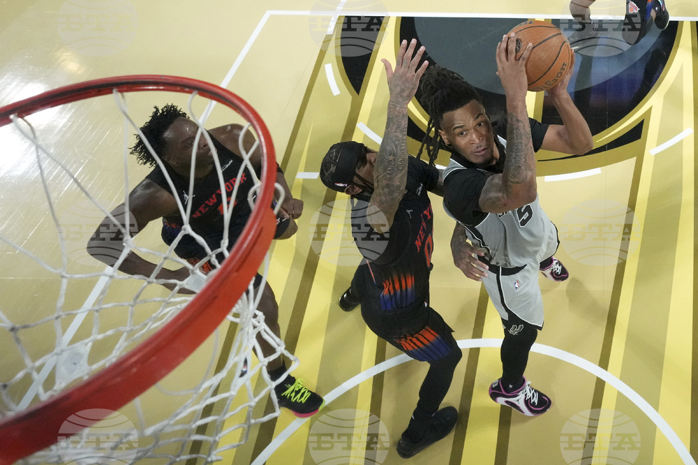 Knicks Spurs Basketball