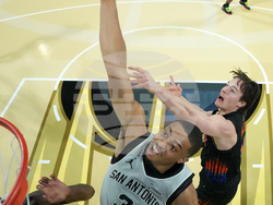 Knicks Spurs Basketball