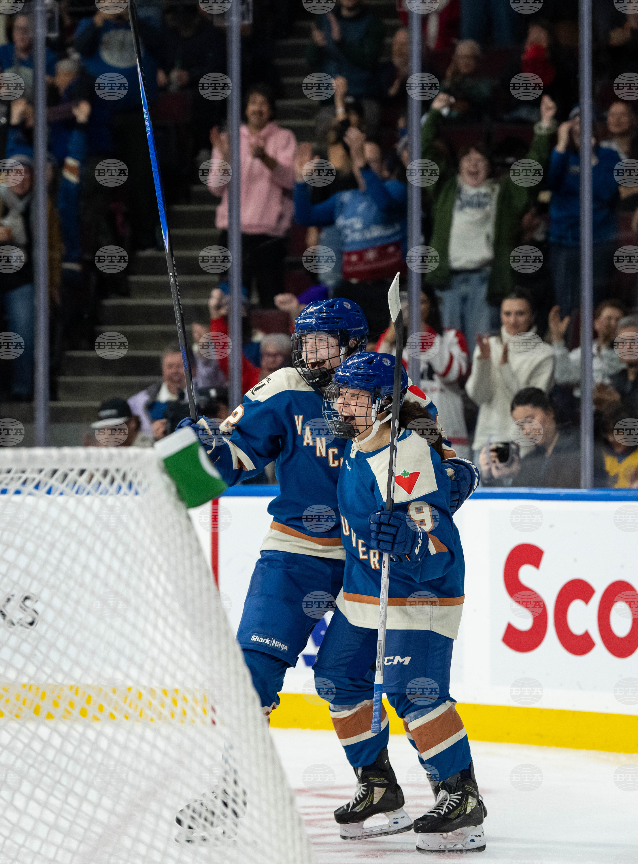 PWHL Charge Goldeneyes Hockey