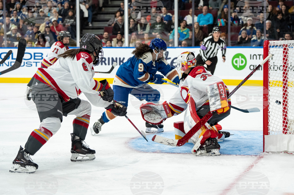 PWHL Charge Goldeneyes Hockey