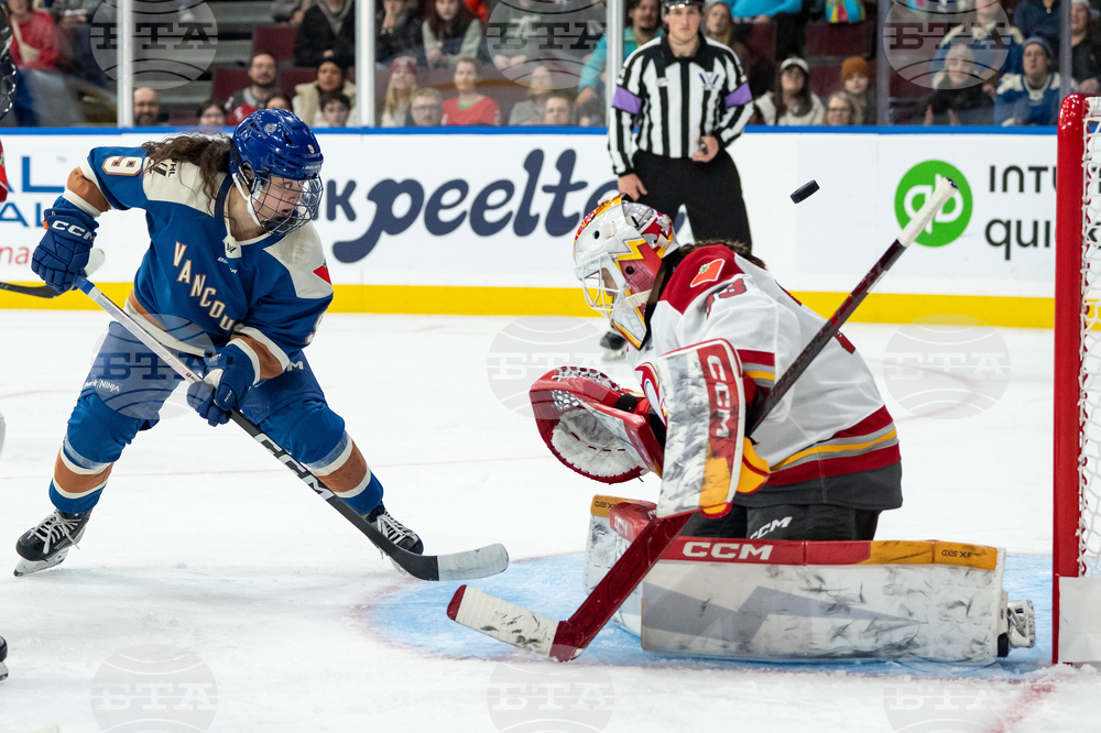 PWHL Charge Goldeneyes Hockey