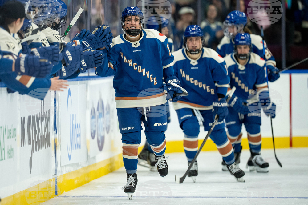 PWHL Charge Goldeneyes Hockey