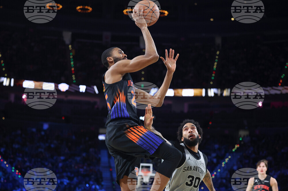 Knicks Spurs Basketball