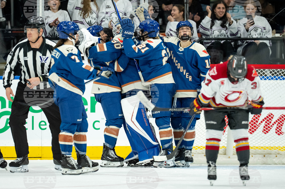 PWHL Charge Goldeneyes Hockey