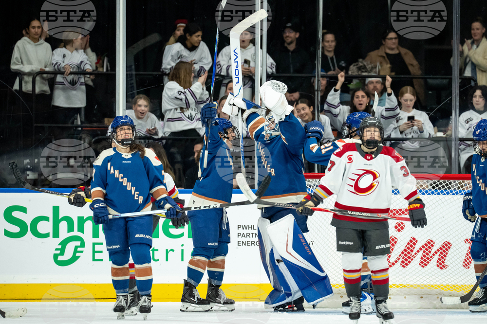 PWHL Charge Goldeneyes Hockey