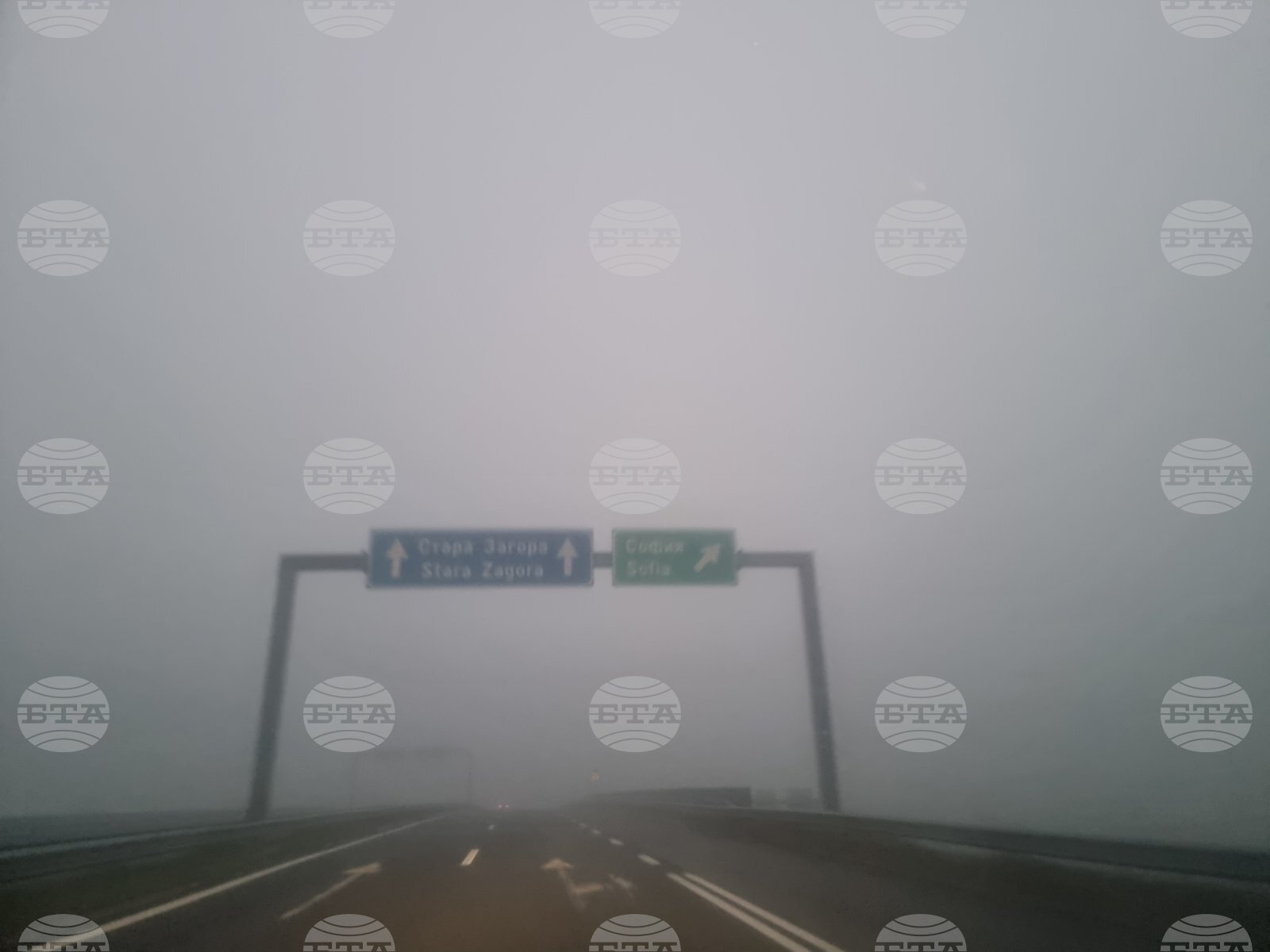 Намалена e видимостта тази сутрин на автомагистрала „Тракия“ в област Стара Загора