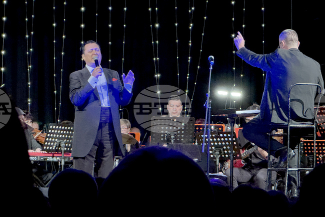 Казанлък - Васил Петров - 30 години на сцена