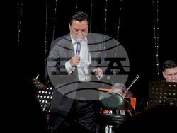 Казанлък - Васил Петров - 30 години на сцена