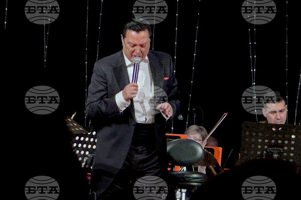 Казанлък - Васил Петров - 30 години на сцена