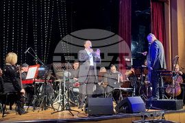 Казанлък - Васил Петров - 30 години на сцена