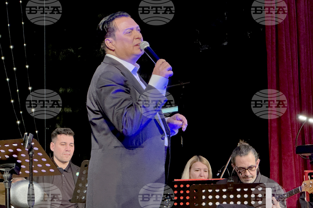 Казанлък - Васил Петров - 30 години на сцена