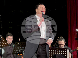 Казанлък - Васил Петров - 30 години на сцена