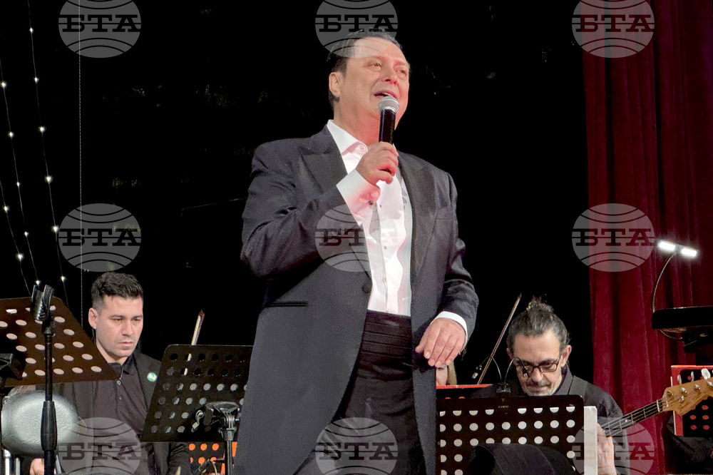 Казанлък - Васил Петров - 30 години на сцена