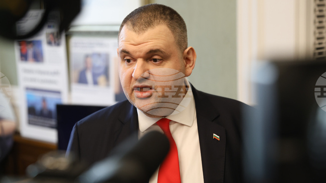 Няма да позволим да се подмени историята, каза Делян Пеевски пред журналисти в кабинета си в парламента
