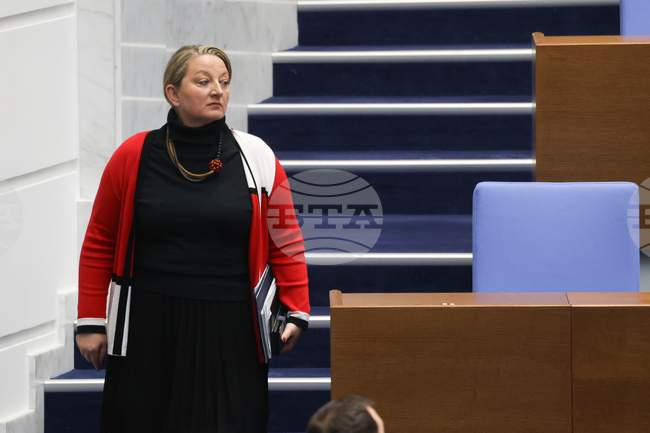 Удължителният бюджет най-вероятно ще бъде приет още днес, каза Деница Сачева