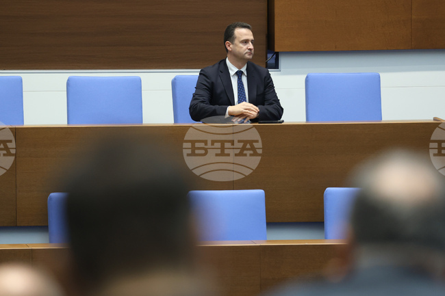 Министърът на енергетиката се ангажира да бъде направена проверка за подготвена покупко-продажба на терен за 7-и и 8-и блок на АЕЦ "Козлодуй"