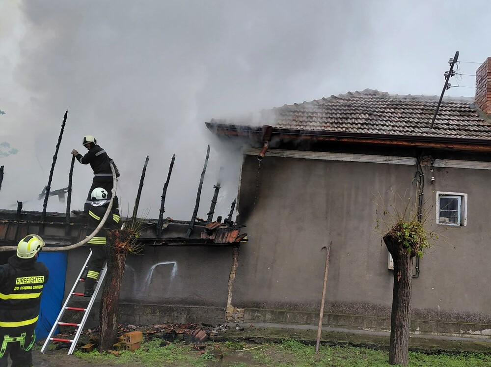 Неизправен бойлер причини пожар в свищовското село Овча могила