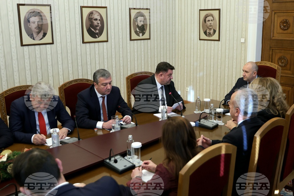 В държавнически план сме удовлетворени от участието ни в управлението, в теснопартиен план – не, заяви председателят на БСП Атанас Зафиров при президента