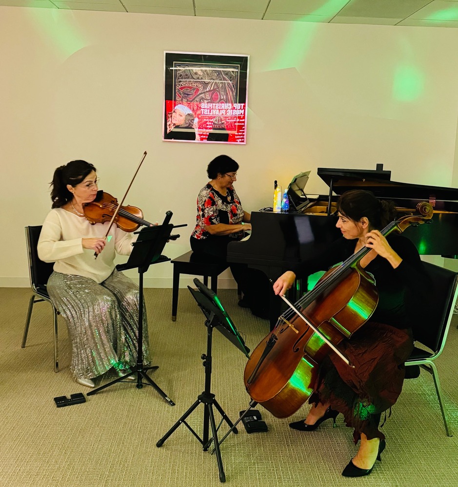 Генералното консулство на България в Лос Анджелис получи като дарение роял 