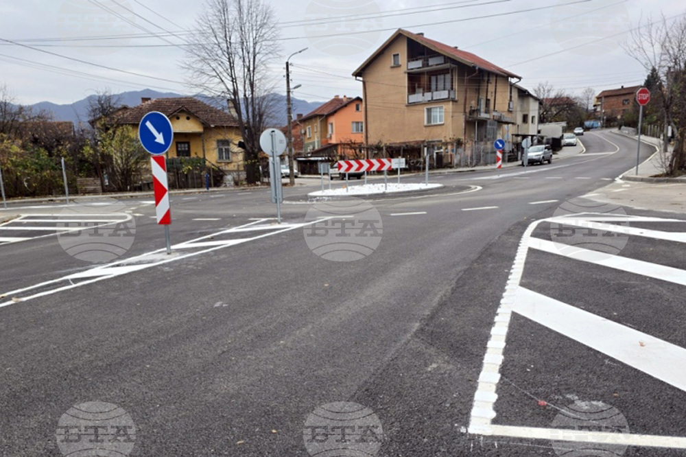 Община Вършец ремонтира три улици и изгради кръгово кръстовище по Инвестиционната програма за общините