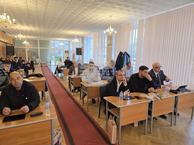 Общинските съветници в Червен бряг промениха наредбата за определянето и администрирането на местните такси и цени на услуги 