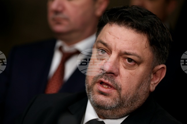 Много е рисково да влизаме с удължителен бюджет в първата година на еврото, заяви председателят на БСП Атанас Зафиров