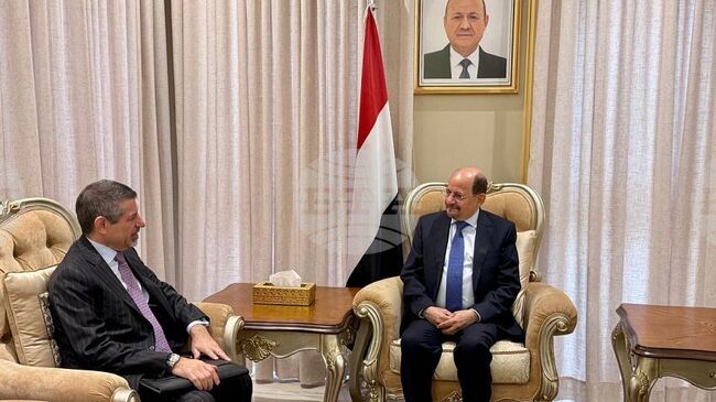 САБА: Министърът на външните работи на Йемен се среща с посланика на САЩ в Аден 