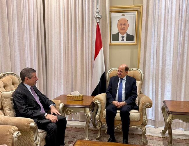 САБА: Министърът на външните работи на Йемен се среща с посланика на САЩ в Аден 